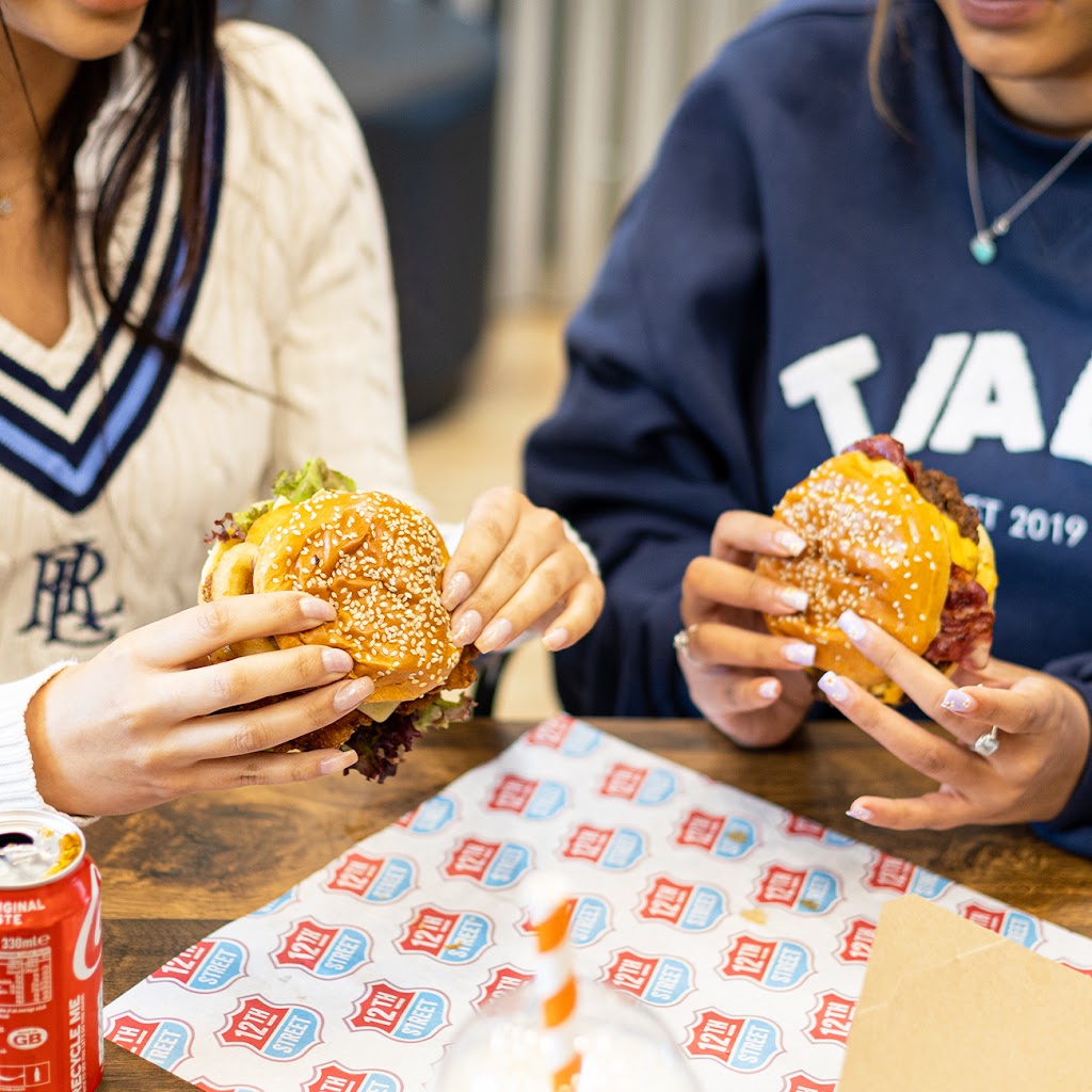 12th Street burgers & shakes Photo