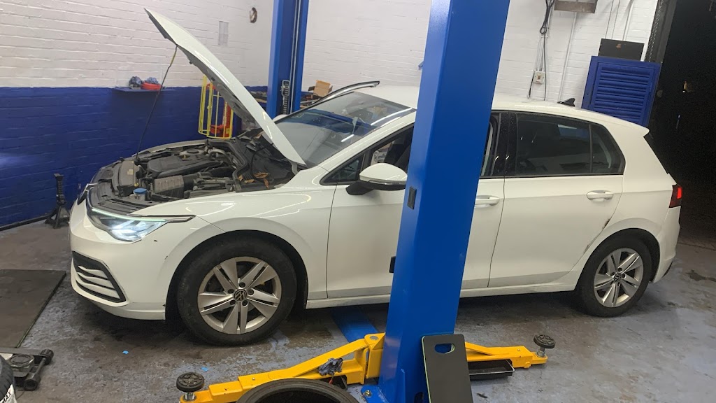 Neath Hill MOT & Tyres Shop Milton Keynes Photo 3