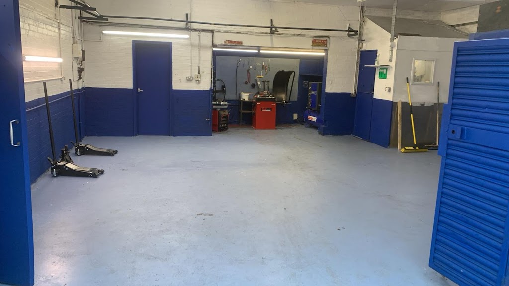 Neath Hill MOT & Tyres Shop Milton Keynes Photo 2