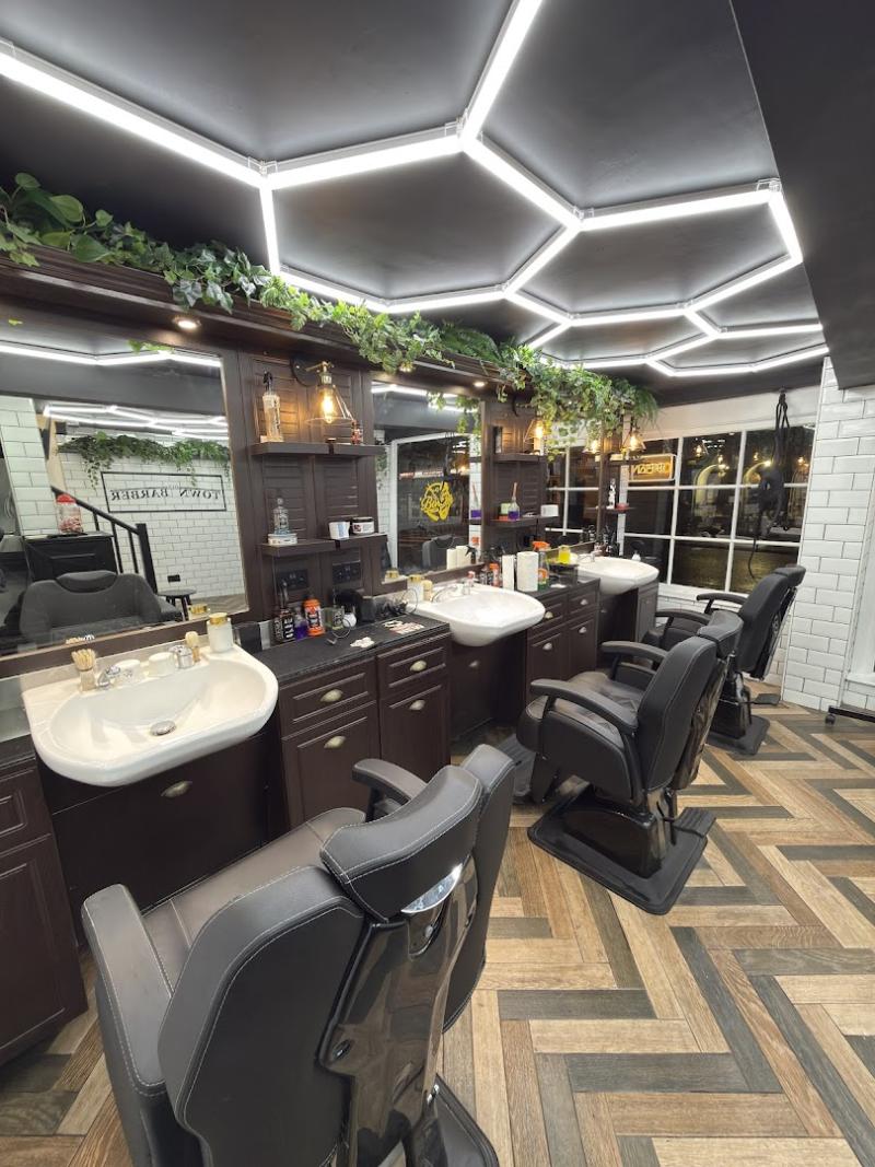 OLD TOWN BARBER