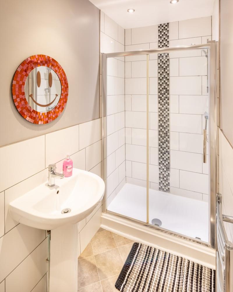 The Railway Inn MK – Luxury Guesthouse