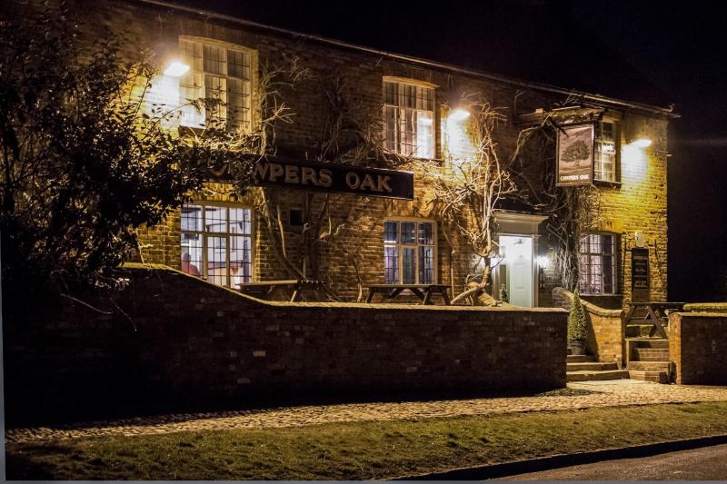 Cowper’s Oak Pub, Kitchen & Rooms