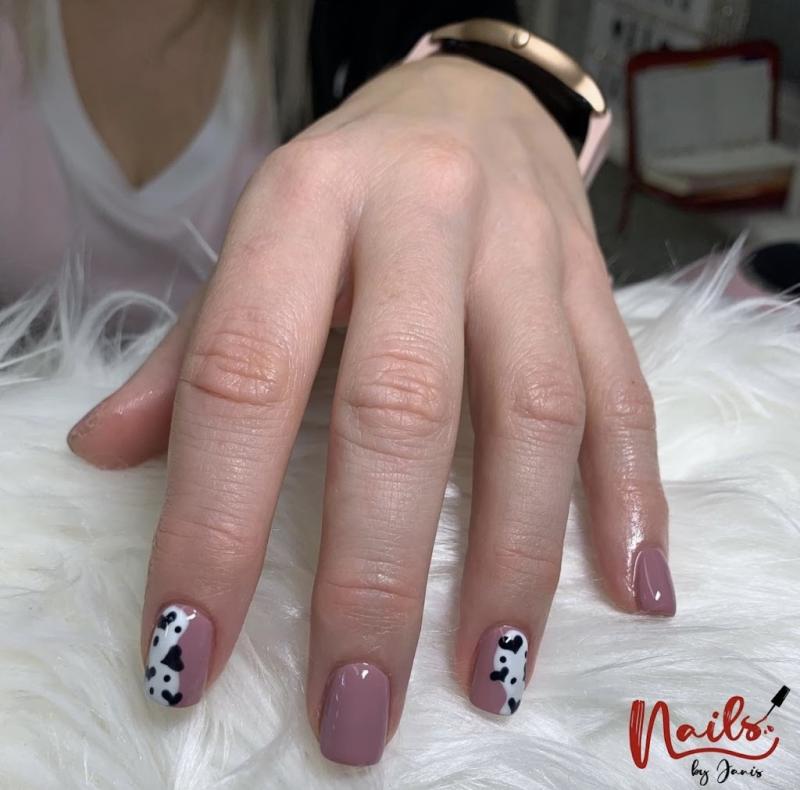 Nails by Janis
